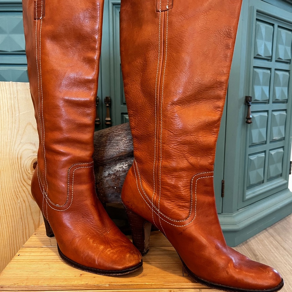 Brown Heeled Boots with Streamlined Design